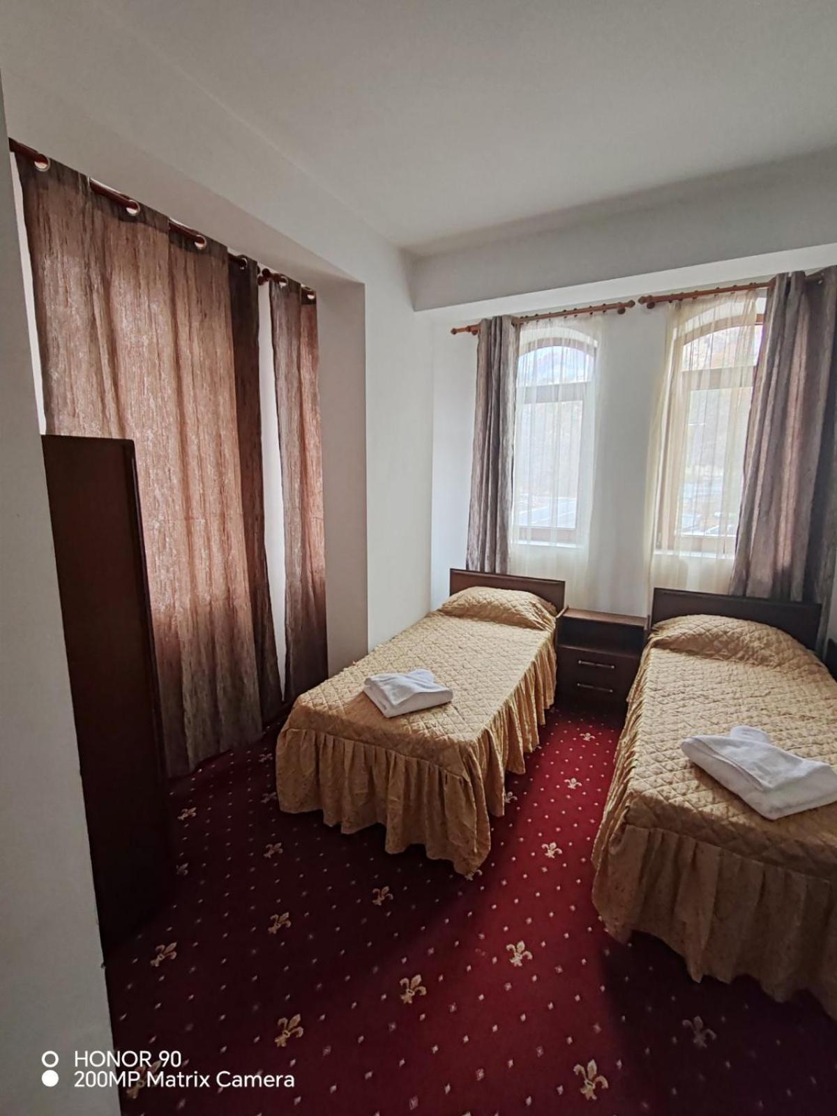 Парк - Хотел Макензен Melnik  Exterior foto