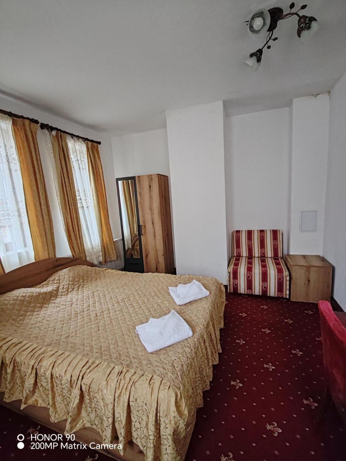 Парк - Хотел Макензен Melnik  Exterior foto
